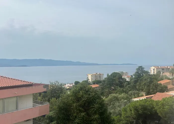 T2 Vue à 8 Min Du Centre D'ajaccio Et 1 Min Des Plages Appartement Ajaccio (Corsica)